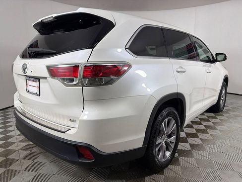 Used 2015 Toyota Highlander Plus FWD image 3