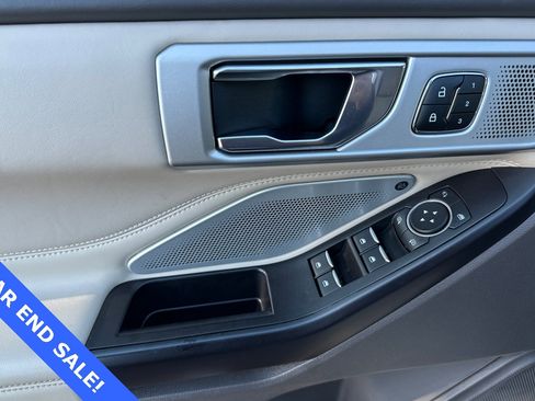 Certified 2020 Ford Explorer Platinum w/ Premium Technology Package image 12