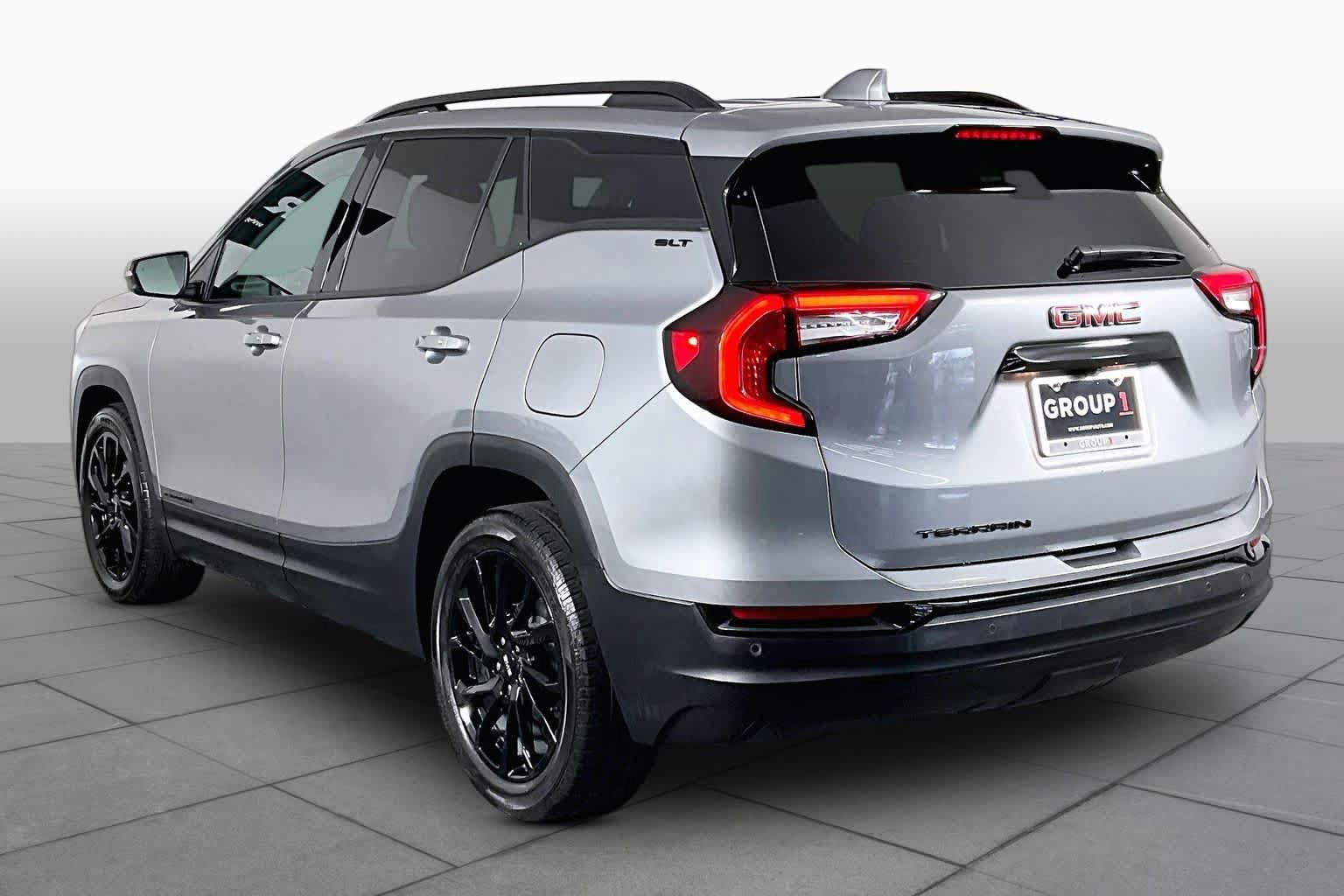 Used 2024 GMC Terrain SLT w/ Elevation Edition FWD image 10