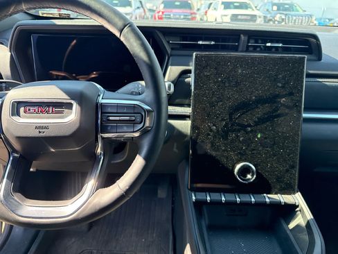 Used 2026 GMC Terrain Elevation w/ Elevation Premium Package AWD/4WD image 11