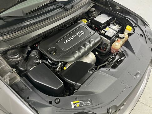 Used 2019 Jeep Cherokee Latitude Plus image 11