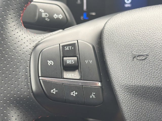 Certified 2025 Ford Escape ST-Line Select AWD/4WD image 27
