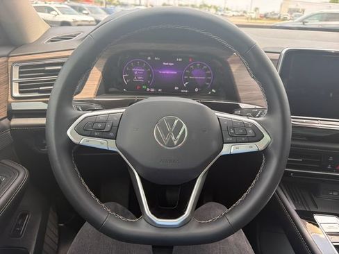 Certified 2025 Volkswagen Atlas SEL AWD/4WD image 16
