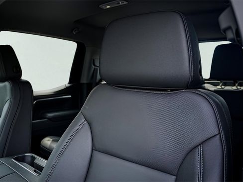 New 2026 GMC Sierra 1500 SLT image 11