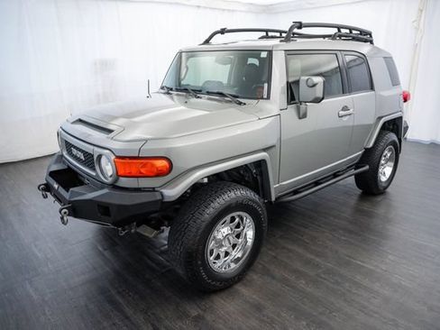 Used 2011 Toyota FJ Cruiser 4WD w/ Upgrade Pkg image 3