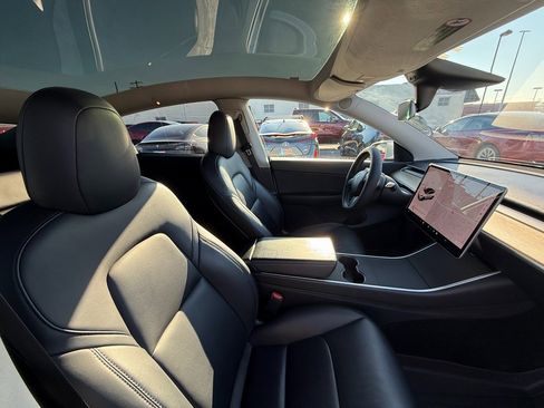 Used 2020 Tesla Model Y Long Range image 3