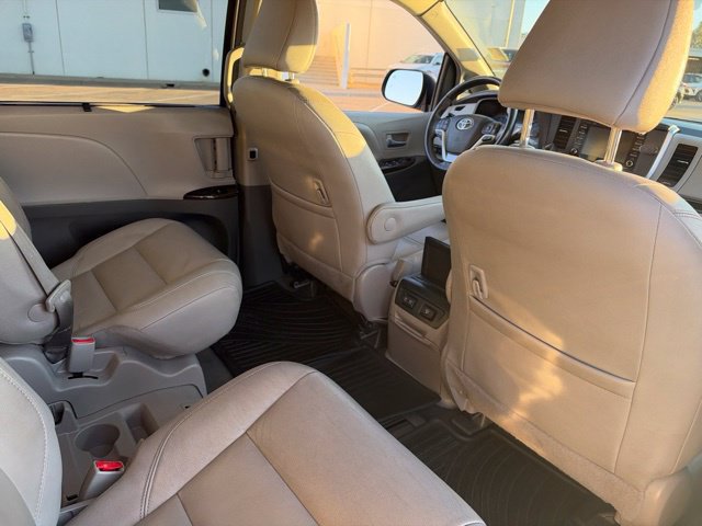 Used 2018 Toyota Sienna XLE FWD image 19