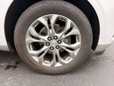 Used 2019 Buick Enclave Avenir FWD image 33