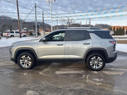 Used 2025 Chevrolet Equinox LT w/ Convenience Package II image 2
