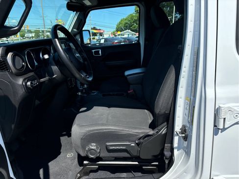 Used 2018 Jeep Wrangler Unlimited Sport S AWD/4WD image 8