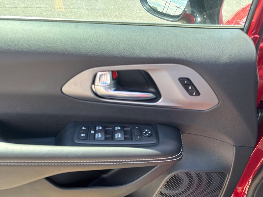 New 2027 Chrysler Pacifica Select FWD image 28