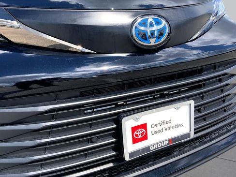 Used 2024 Toyota Sienna XLE Woodland Edition AWD/4WD image 29