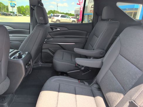 New 2026 Chevrolet Traverse LT w/ Sun and Wheel Package FWD image 32