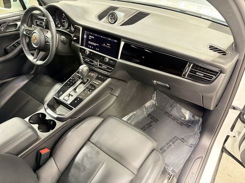 Certified 2023 Porsche Macan image 15