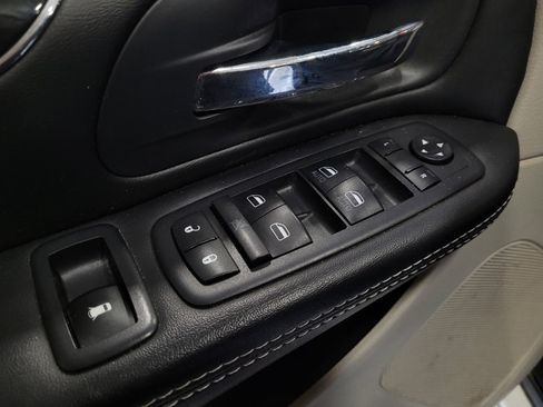 Used 2018 Dodge Grand Caravan SXT FWD image 27