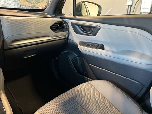 Used 2025 Subaru Forester Premium image 64