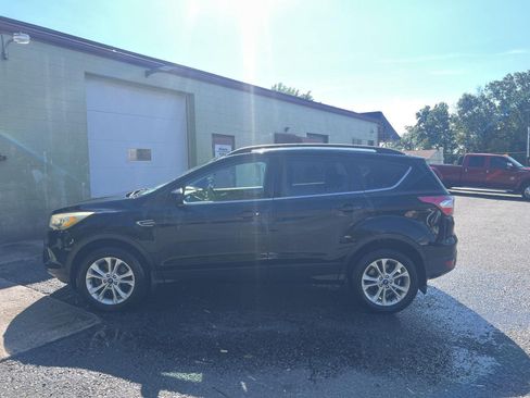 Used 2017 Ford Escape SE w/ Equipment Group 201A AWD/4WD image 6