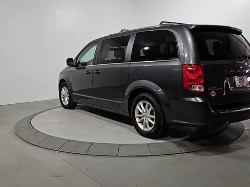Used 2018 Dodge Grand Caravan SXT image 3