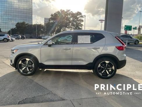 Used 2021 Volvo XC40 T5 Momentum AWD/4WD image 5