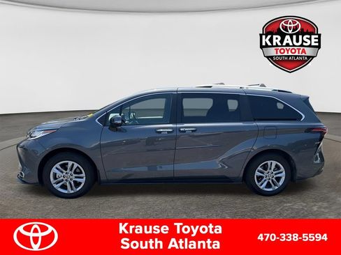Used 2025 Toyota Sienna Limited AWD/4WD image 4