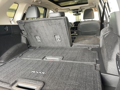 Used 2023 Nissan Rogue SL w/ SL Premium Package image 28