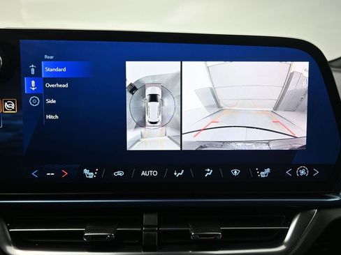 Used 2025 Chevrolet Equinox EV LT w/ Convenience Package image 20