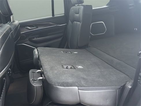 Used 2024 Jeep Grand Cherokee Overland image 13