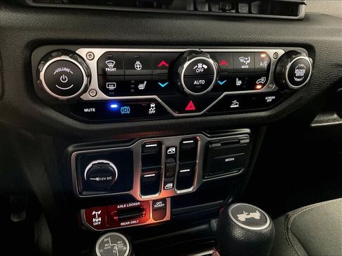 Used 2024 Jeep Wrangler Unlimited AWD/4WD image 25