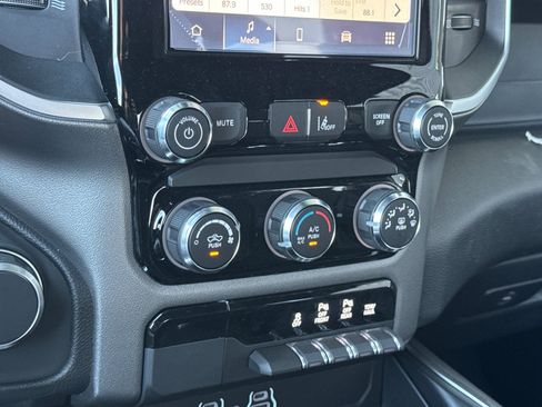 New 2026 RAM 1500 Express AWD/4WD image 18