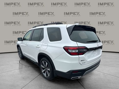 Used 2024 Honda Pilot Touring image 3
