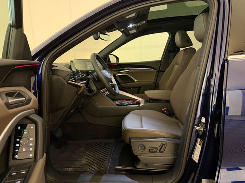 Certified 2025 Audi Q5 Premium w/ Convenience Package AWD/4WD image 5