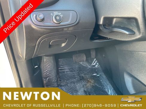 Used 2022 Chevrolet Trax LT AWD/4WD image 9