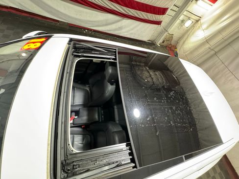 Used 2018 Jaguar F-PACE Premium image 27