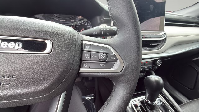Used 2025 Jeep Compass Limited AWD/4WD image 30