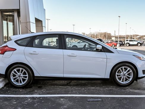 Used 2017 Ford Focus SE w/ Cold Weather Package image 9