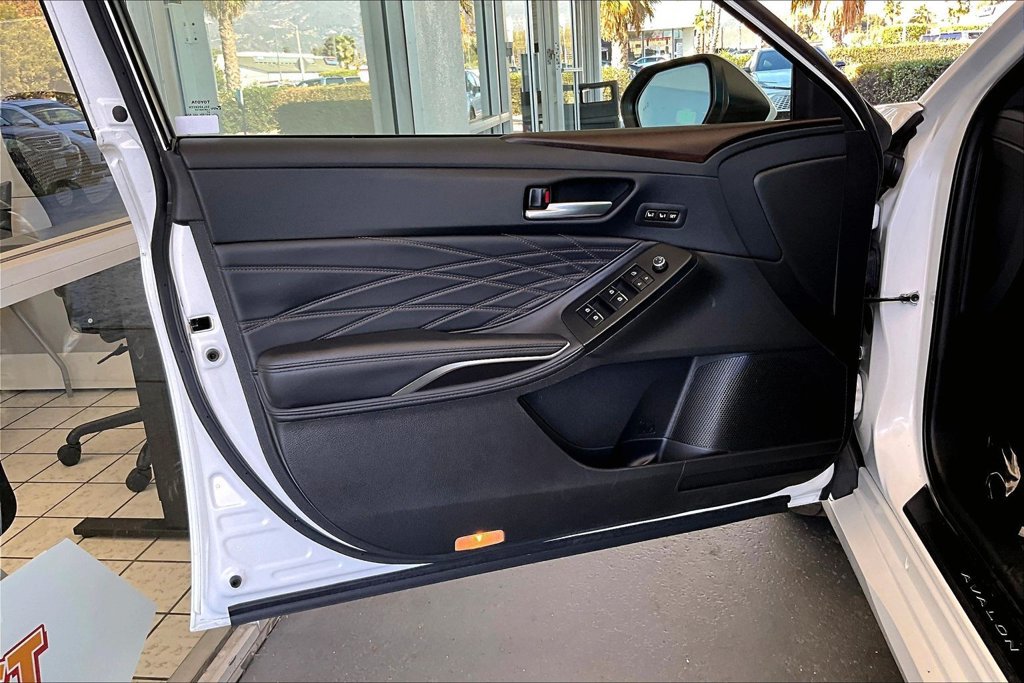 Used 2021 Toyota Avalon Limited w/ Advanced Safety Package FWD image 20