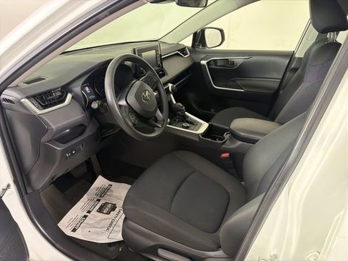 Used 2022 Toyota RAV4 LE AWD/4WD image 11