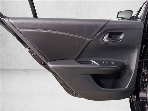 Used 2017 Honda Accord Touring image 23