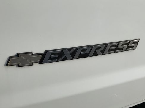 Used 2019 Chevrolet Express 2500 LT w/ LT Preferred Equipment Group image 7