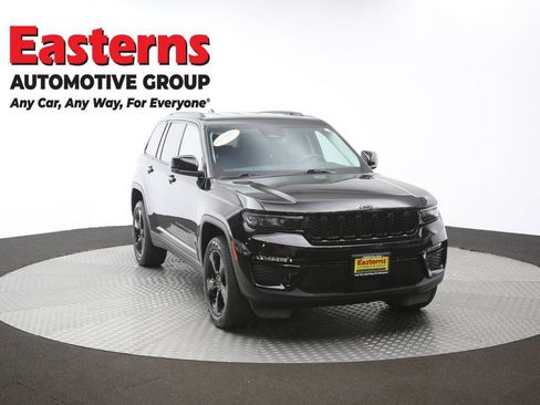 Used 2023 Jeep Grand Cherokee Limited w/ Black Appearance Package AWD/4WD image 52