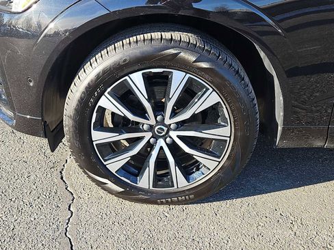 Used 2024 Volvo XC60 B5 Plus image 7