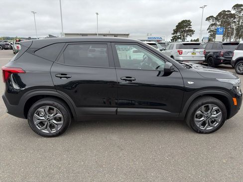 Used 2025 Kia Seltos LX AWD/4WD image 7