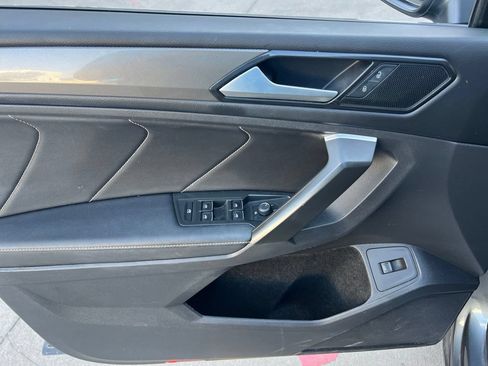 Used 2024 Volkswagen Tiguan SE w/ Panoramic Sunroof Package FWD image 10