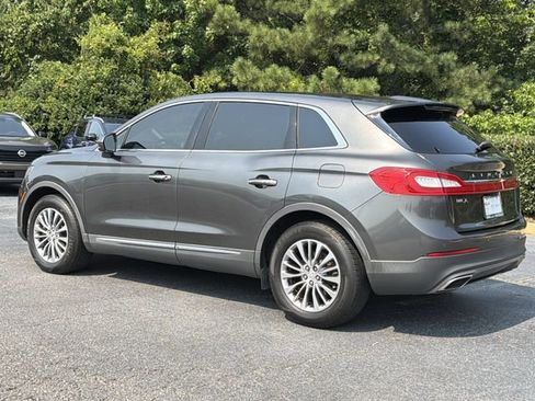 Used 2018 Lincoln MKX Select w/ Select Plus Package FWD image 3