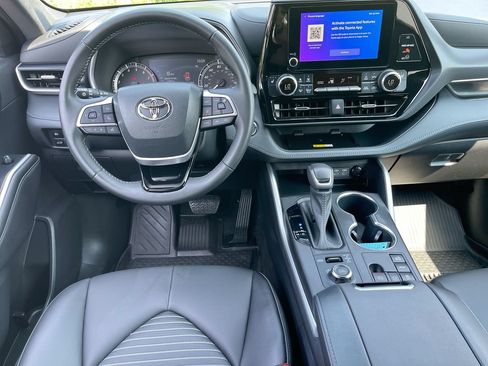 Used 2023 Toyota Highlander XSE AWD/4WD image 9