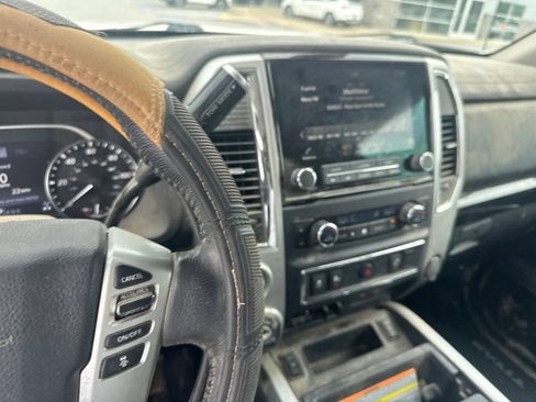 Used 2021 Nissan Titan SV w/ SV Convenience Package AWD/4WD image 15