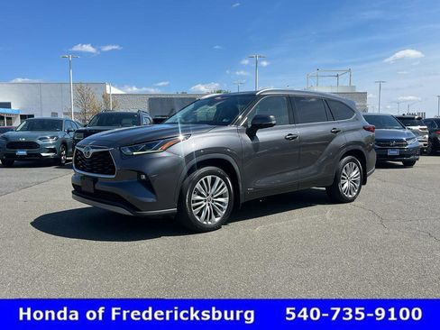 Used 2022 Toyota Highlander Platinum image 4
