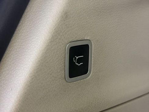 Used 2020 Chrysler Pacifica Touring-L image 11