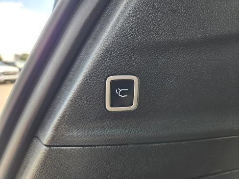 Used 2019 Chrysler Pacifica Limited w/ Advanced Safetytec Group FWD image 24