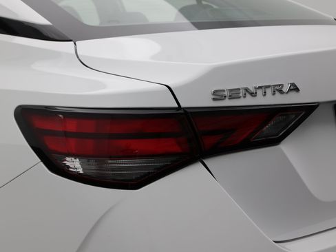 Used 2025 Nissan Sentra SV FWD image 11